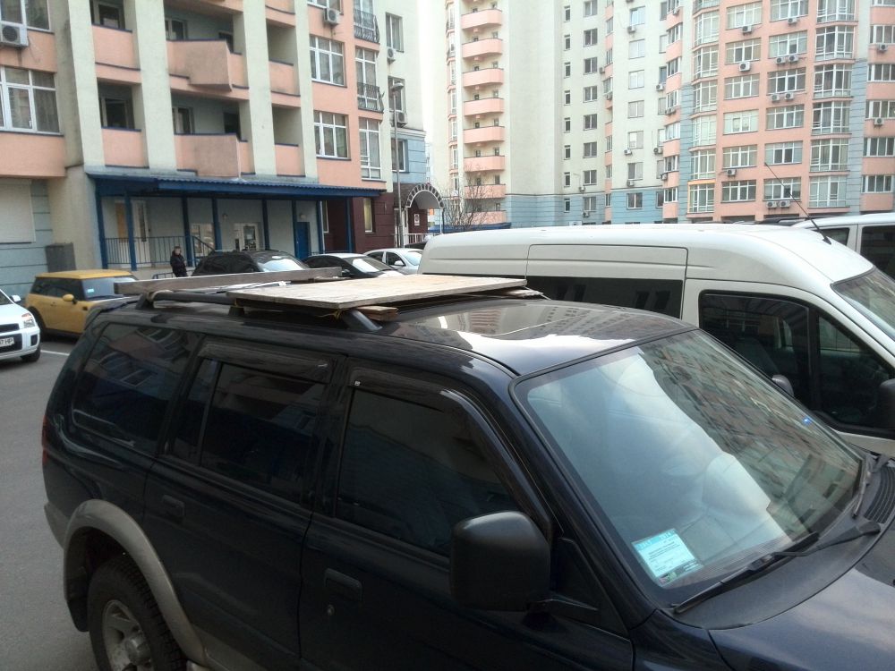 Деревянный багажник на Mitsubishi Pajero Wagon