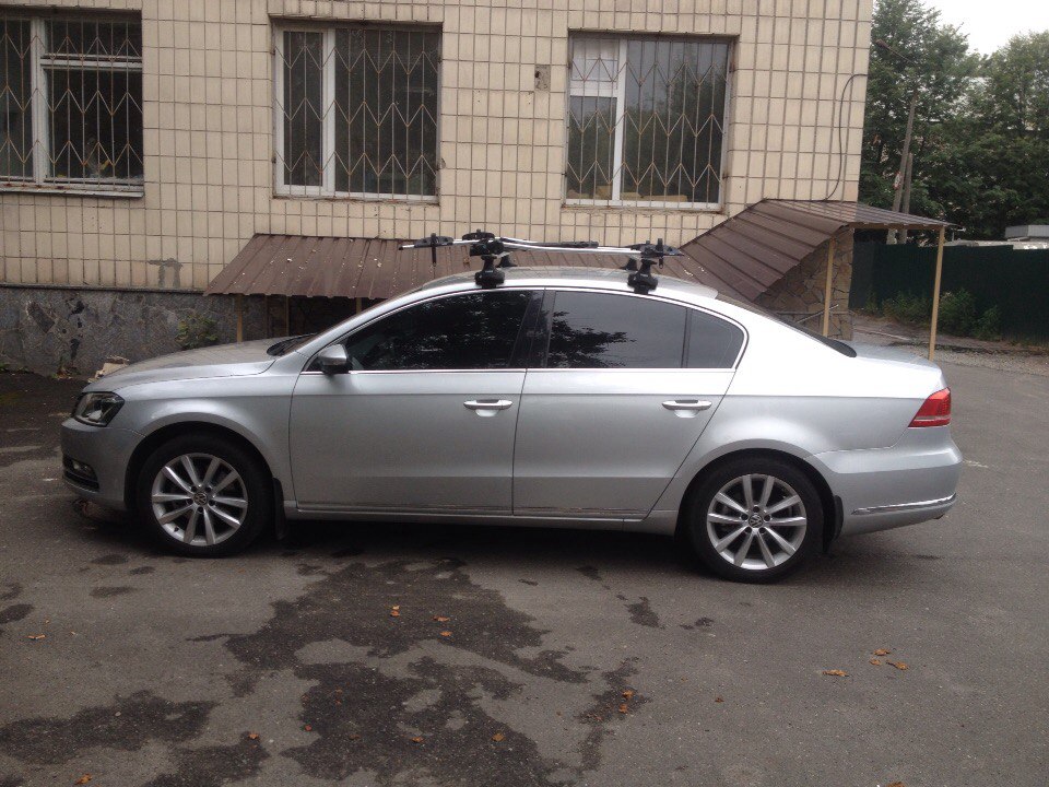 VolksWagen Passat + Thule-754 WingBar + CarStyle StylePro-591