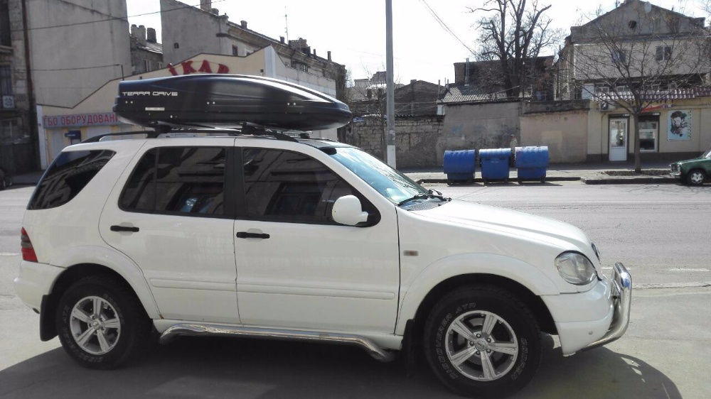 Багажник CarStyle Straps с поперечинами StreamStyle и бокс Terra Drive-480 (черный) на Mercedes ML