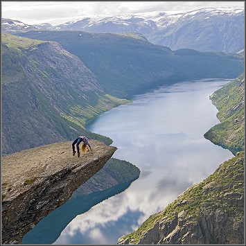 Trolltunga.jpg