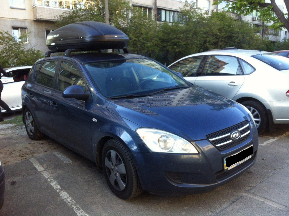 Багажник Thule Edge-959 Black и бокс Terra Drive-440 (черный) на Kia Ceed
