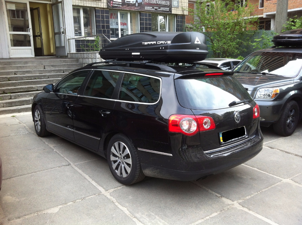Багажник Aguri Prestige и бокс Terra Drive-480 (черный) на VW Passat универсал