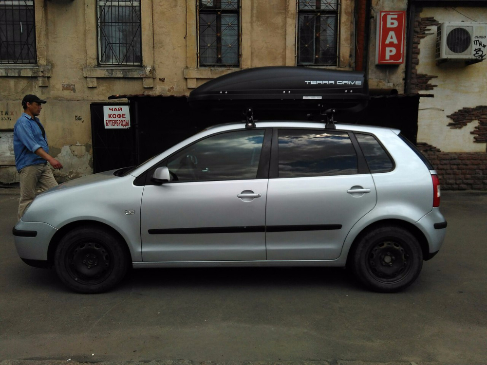 Багажник Amos Dromader Aero и бокс Terra Drive-440 (черный) на VW Polo