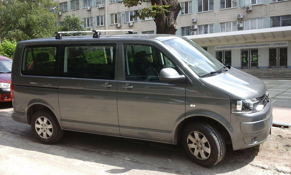 Багажник Thule-753 WingBar на VW Caravelle