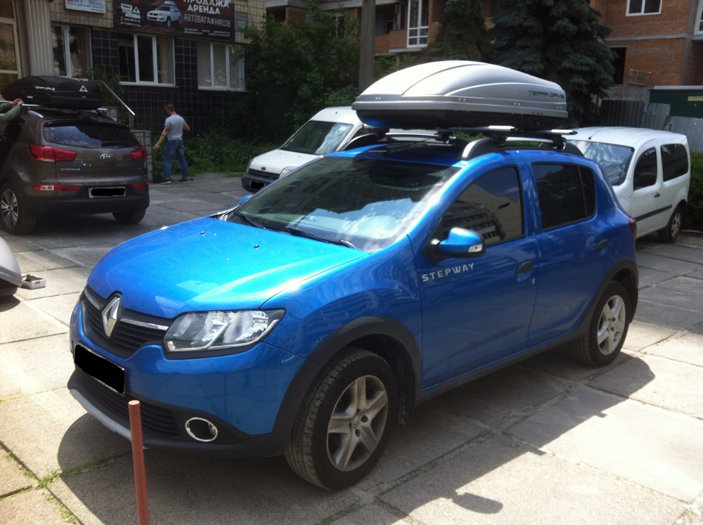Багажник CarStyle Rails с поперечинами StreamStyle и бокс Terra Drive-440 (серый) на Renault Sandero
