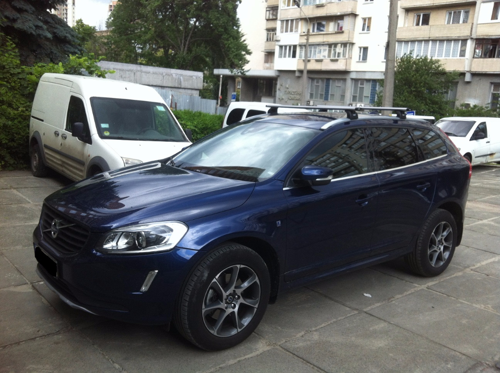Багажник Thule-753 с поперечинами StreamStyle на Volvo XC60