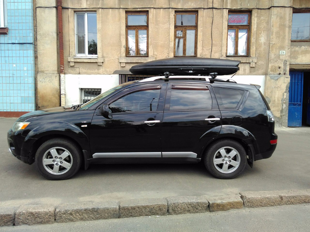 Багажник CarStyle Straps с поперечинами AeroStyle и бокс WTR-490 на Mitsubishi Outlander