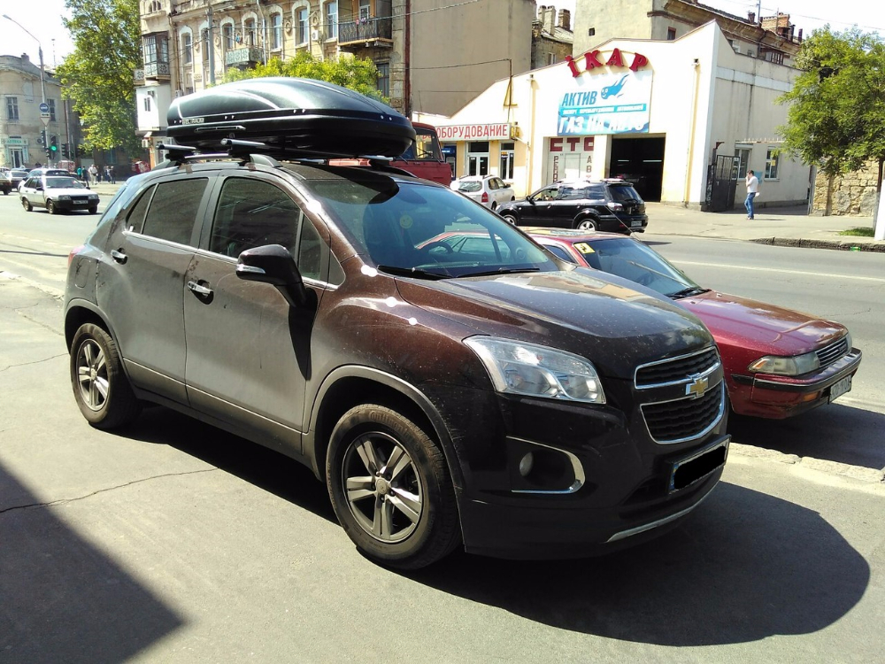 Багажник CarStyle Straps с поперечинами AeroStyle и бокс WTR-480 (черный) на Chevrolet Tracker