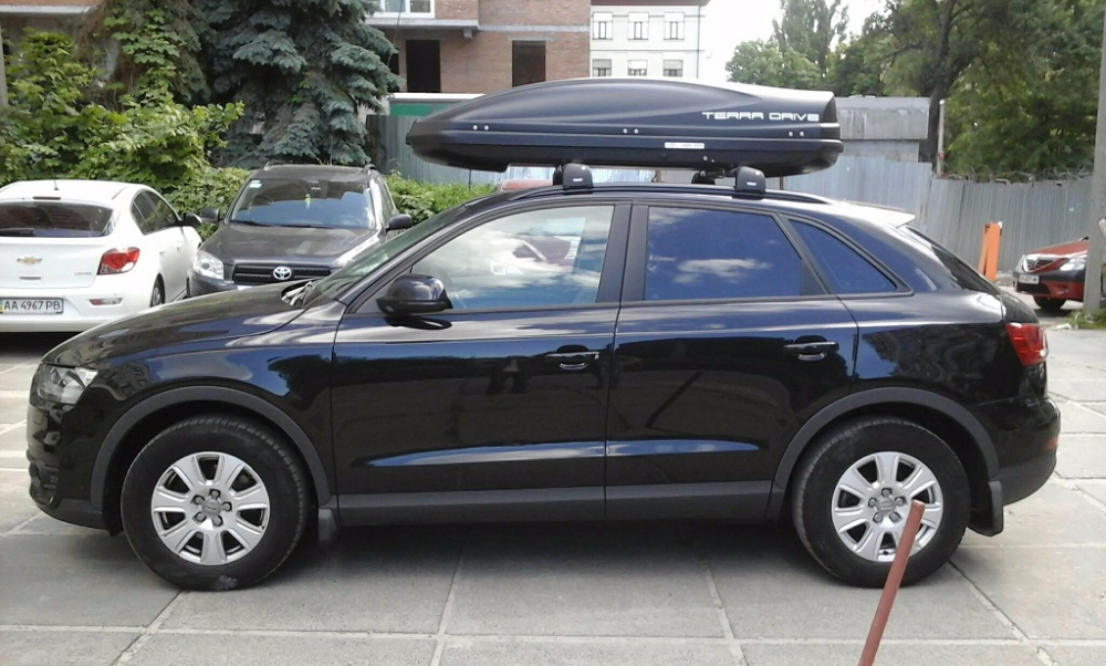 Багажник Thule WingBar Edge 959 и бокс Terra Drive-480 (серый) на Audi Q3