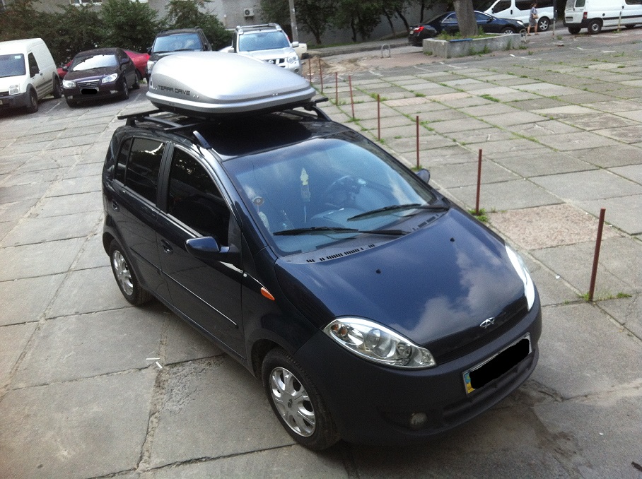 Багажник Amos Futura Stl и бокс Terra Drive-320 (серый) на Chery Kimo