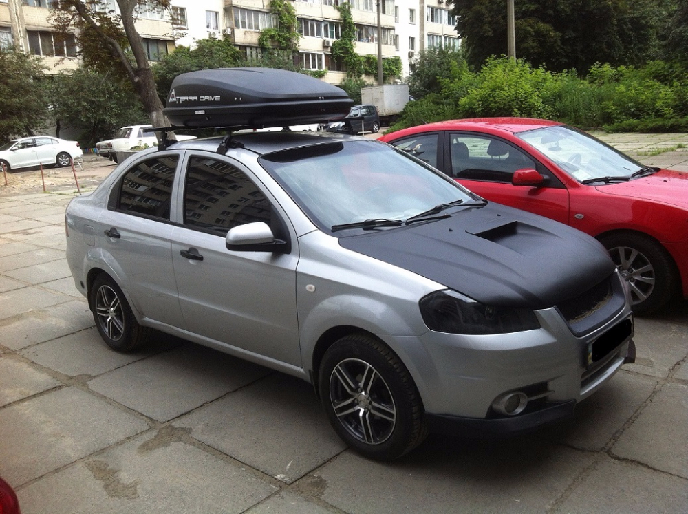 Багажник Amos Dromader Stl и бокс Terra Drive-320 (черный) на Chevrolet Aveo