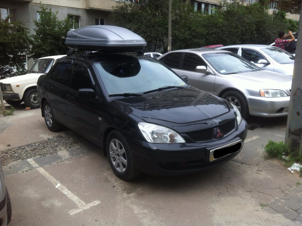 Багажник Whispbar FlushBar (невыступающий) и бокс Terra Drive-480 (серый) на Mitsubishi Lancer