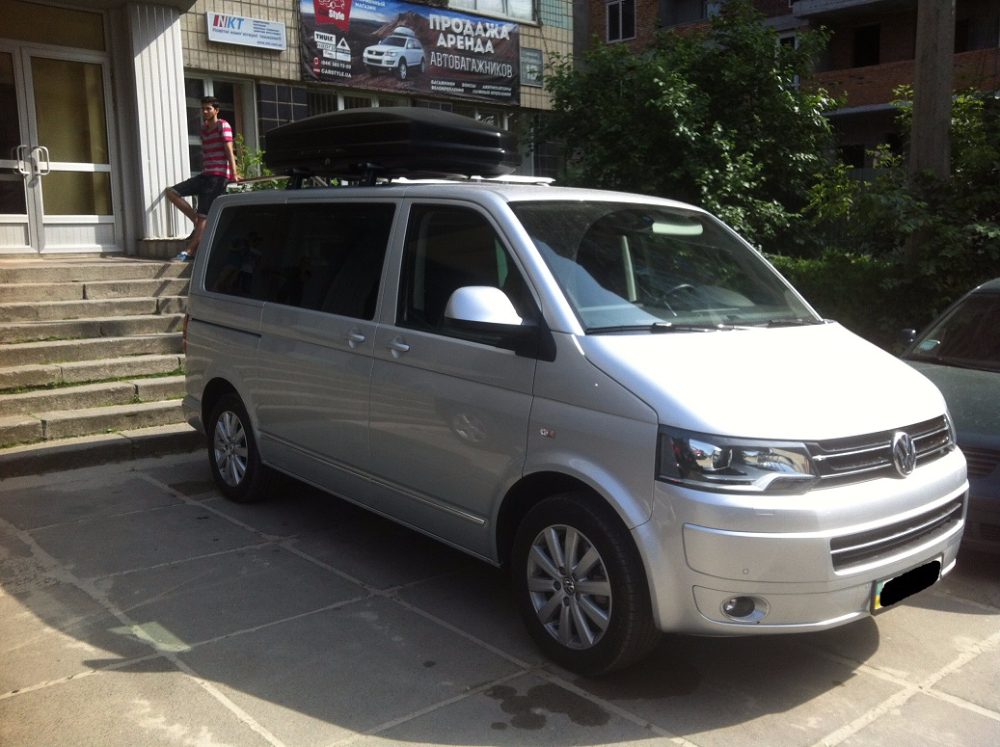 Багажник Thule-751 с поперечинами AeroStyle и бокс WTR-600 (черный) на VW T5