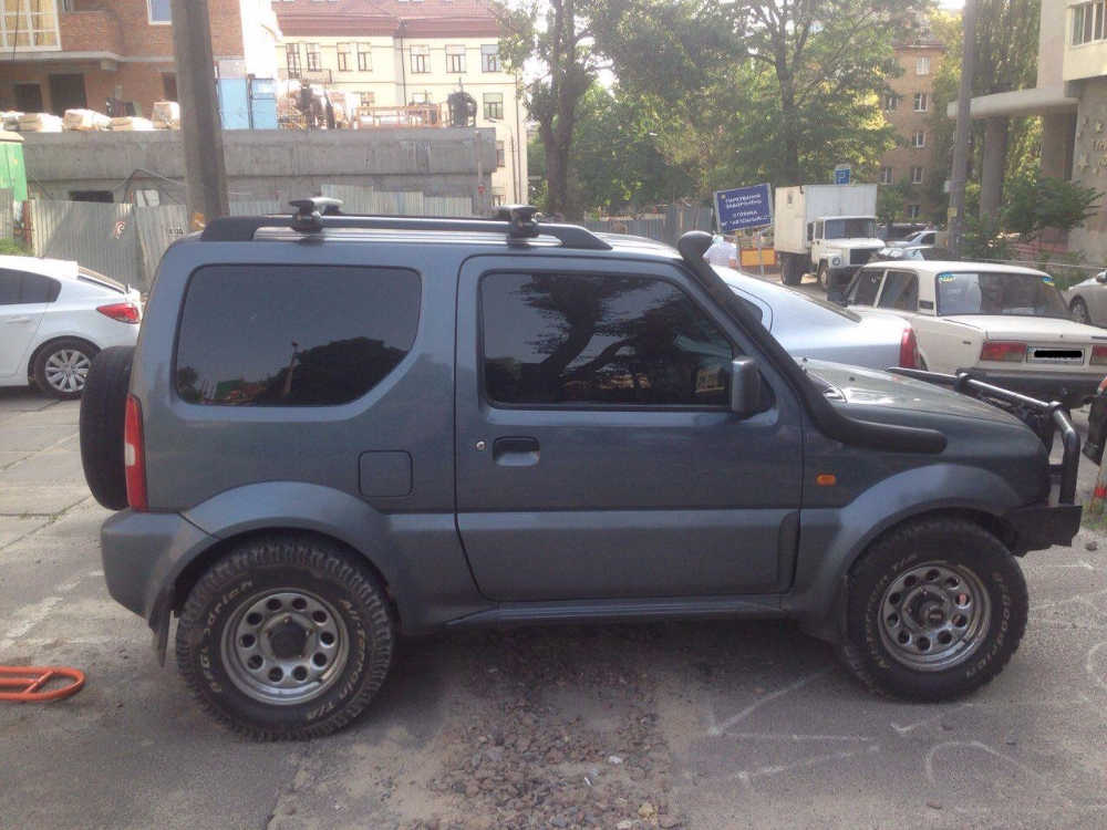 Багажник Thule-757 WingBar на Suzuki Jimny