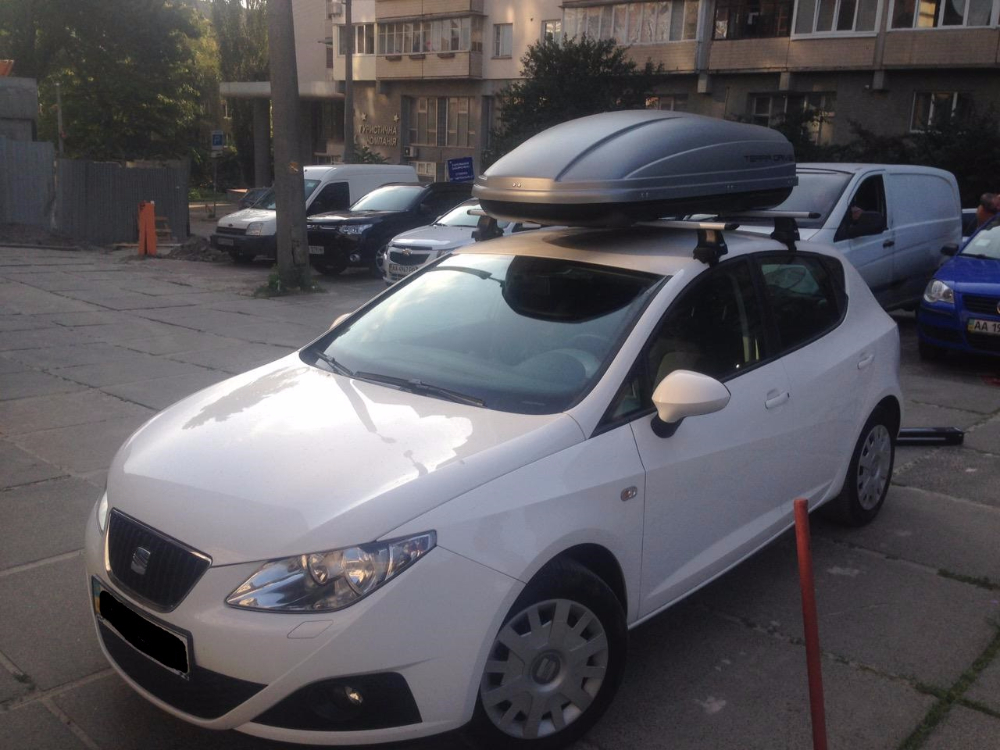 Багажник Thule-754 с поперечинами WingBar и бокс Terra Drive-440 (серый) на Seat Ibiza