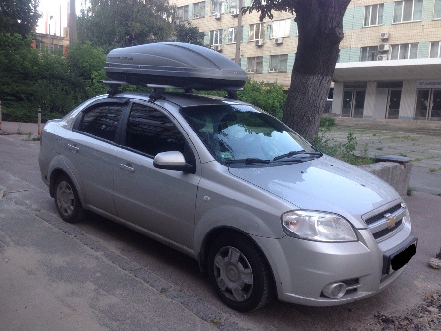 Багажник Amos Dromader Wind Plus и бокс Terra Drive-440 (серый) на Chevrolet Aveo