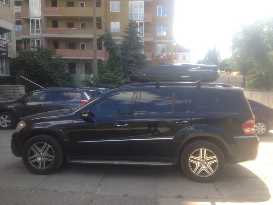 Багажник Amos Futura Wind и бокс Terra Drive-480 (черный) на Mercedes GL-450