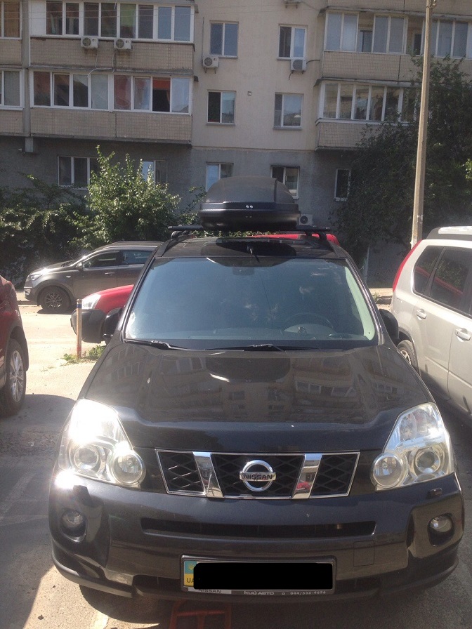 Багажник Thule-753 с поперечинами AeroStyle Black и бокс Terra Drive-480 (черный) на Nissan X-Trail