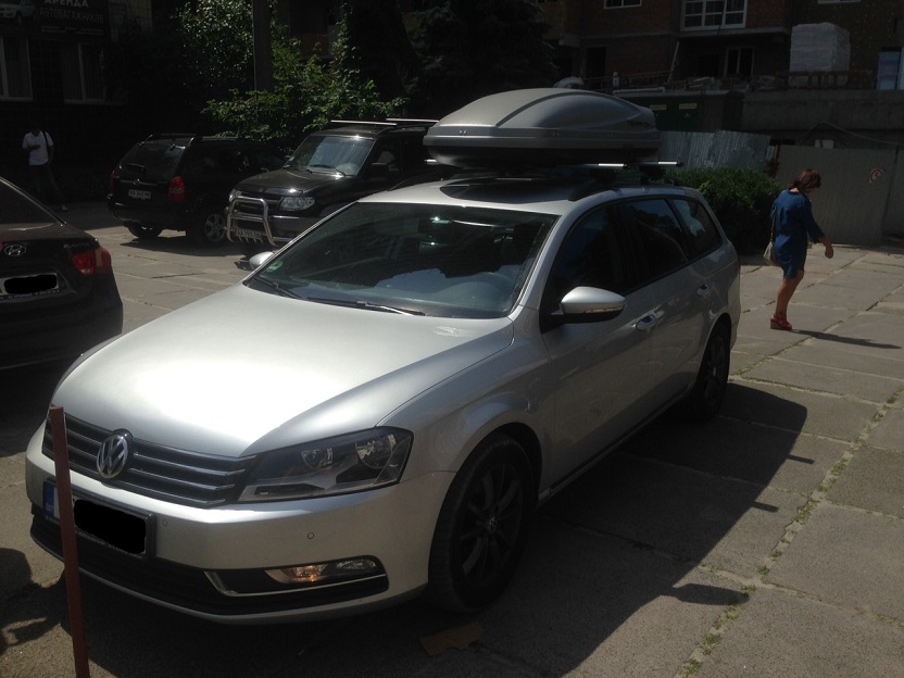Багажник CarStyle Rails с поперечинами StreamStyle и бокс Terra Drive-480 (серый) на VW Passat