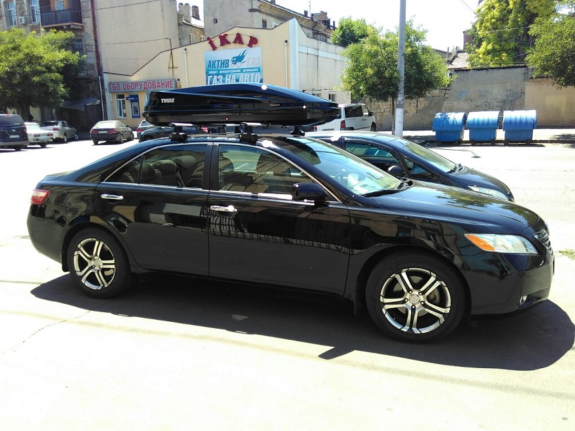 Багажник Thule-754 с поперечинами AeroStyle и бокс Thule Touring 600 (черный) на Toyota Camry