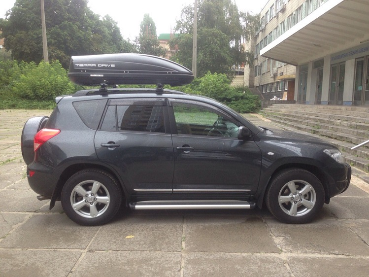 Багажник CarStyle Rails с поперечинами StreamStyle и бокс Terra Drive-440 (черный) на Toyota Rav-4