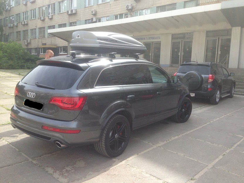 Багажник Thule-753 с поперечинами StreamStyle и бокс Terra Drive-480 (серый) на Audi Q7