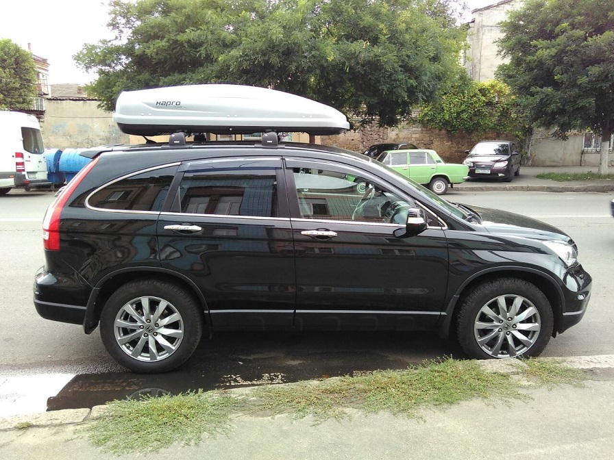 Багажник Thule Edge 959 и бокс Hapro Traxer 6.6 Grey на Honda CR-V