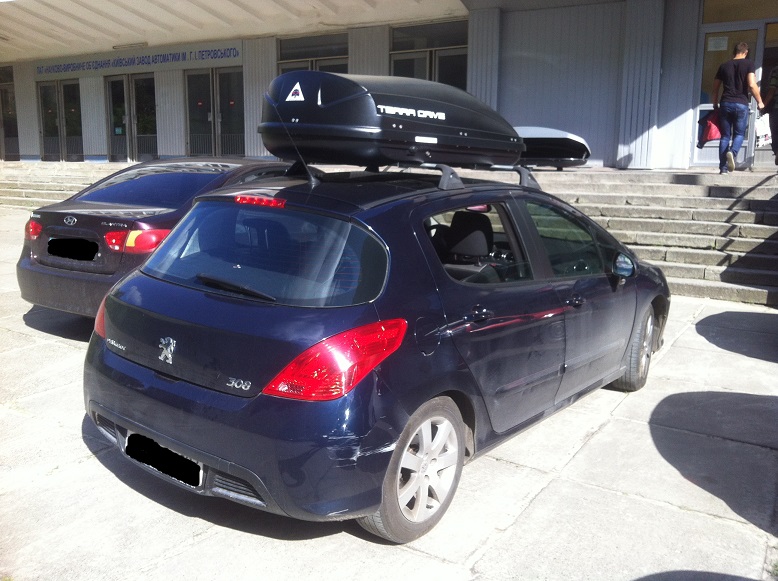 Бокс Terra Drive-440 (черный) на Peugeot 308