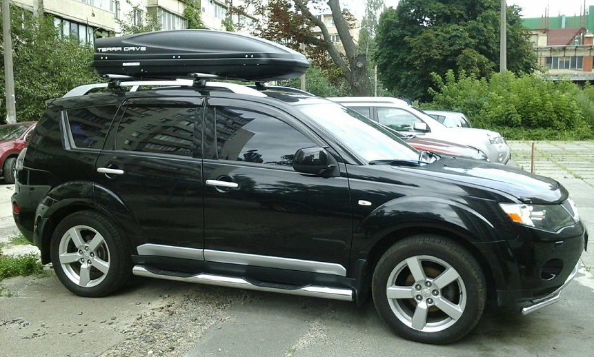 Багажник CarStyle Rails с поперечинами StreamStyle и бокс Terra Drive-480 (черный) на Mitsubishi Outlander