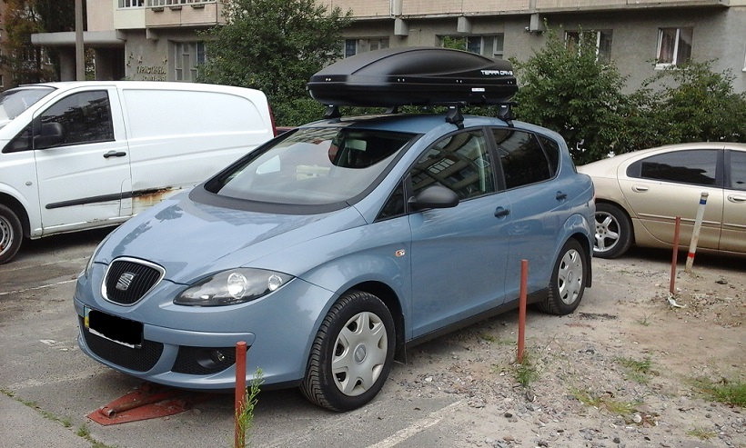 Багажник Thule-750 поперечинами SquareBar и бокс Terra Drive-480 (черный) на Seat Toledo