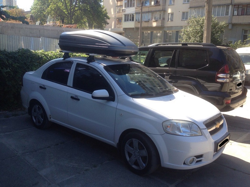 Багажник Thule-754 с поперечинами StreamStyle и бокс Terra Drive-440 (серый) на Chevrolet Aveo