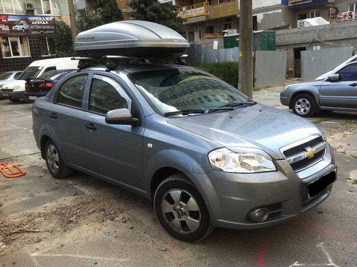 Багажник Thule-754 с поперечинами StreamStyle и бокс Terra Drive-440 (серый) на Chevrolet Aveo