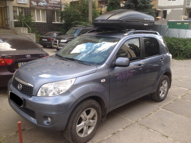 Багажник Aguri Prestige (невыступающий) и бокс Terra Drive-440 (черный) на SsangYong Terios