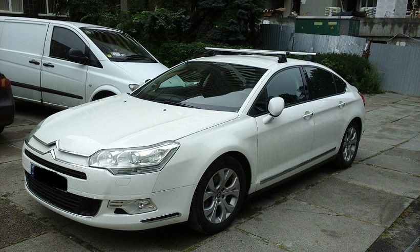 Багажник Thule-753 с поперечинами AeroStyle на Citroen C5