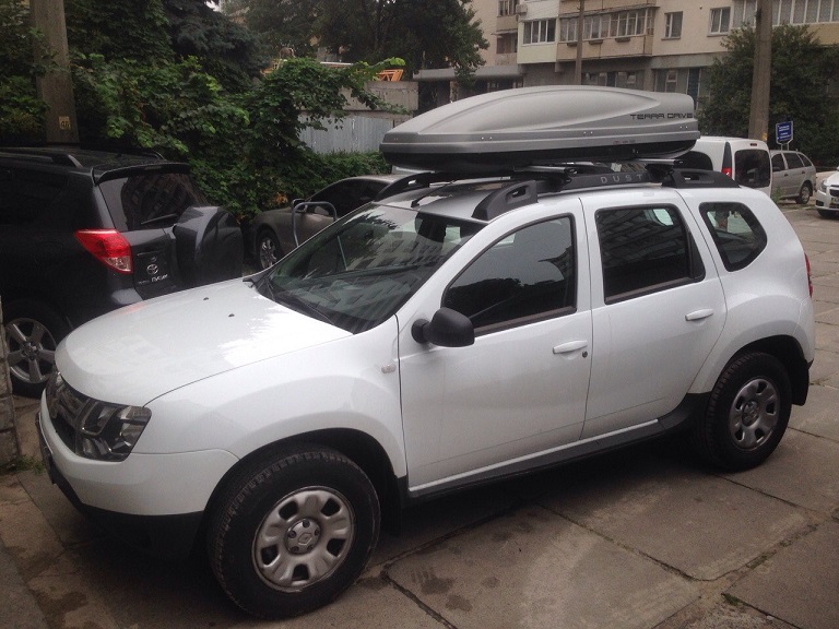 Багажник CarStyle Straps с поперечинами StreamStyle и бокс Terra Drive-480 (серый) на Renault Duster