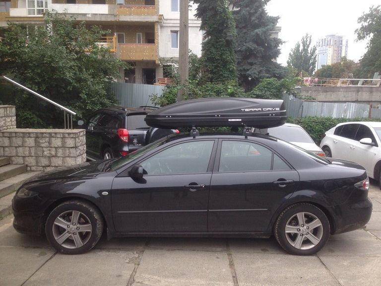 Багажник Thule-753 поперечинами AluStyle и бокс Terra Drive-480 (черный) на Mazda 6