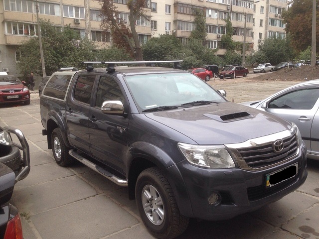 Багажник Thule-754 с поперечинами StreamStyle на Toyota Hilux