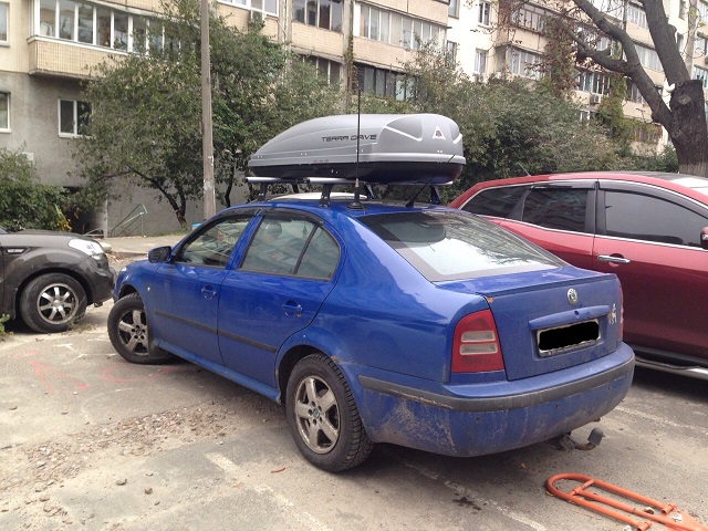 Багажник Kenguru Krab Aero и бокс Terra Drive-440 (серый) на Skoda Octavia