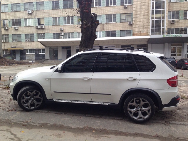 Багажник Aguri Runner Black на BMW X5