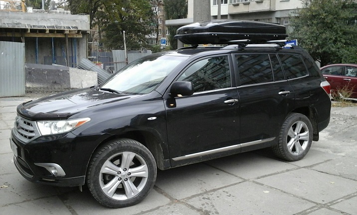 Багажник CarStyle Rails с поперечинами StreamStyle и бокс Junior Xtreme 600 Black на Toyota Highlander