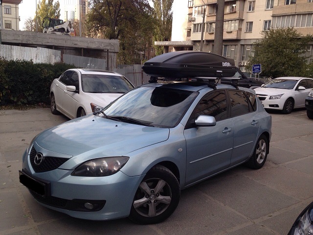 Багажник Thule-754 поперечинами StreamStyle и бокс Terra Drive-480 (черный) на Mazda 3