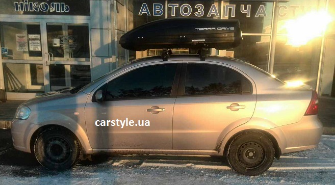 Багажник Amos Tramp Stl и бокс Terra Drive-440 (черный) на Chevrolet Aveo